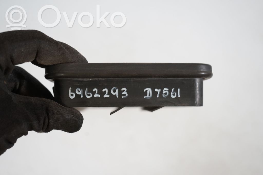 Quarter panel pressure vent (8)