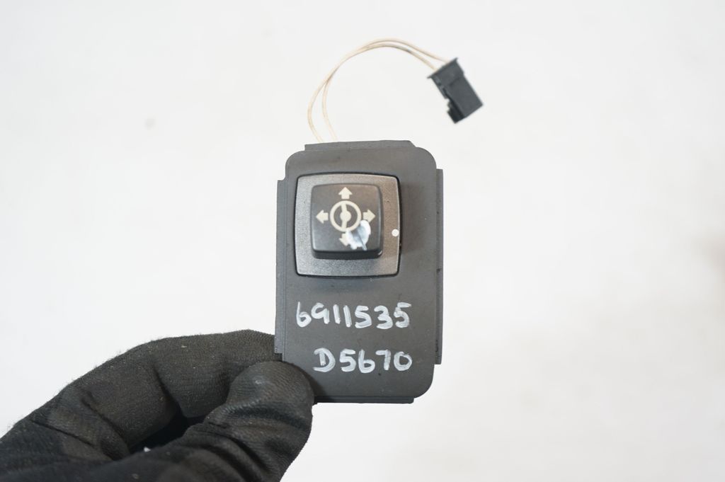 Steering wheel adjustment switch (7)