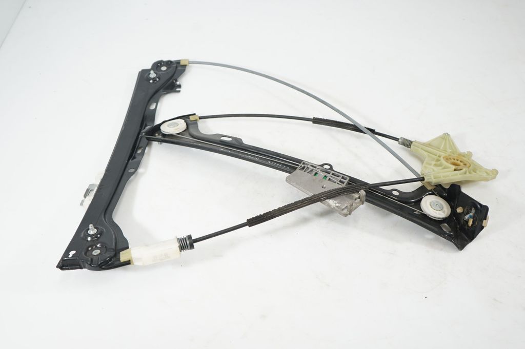 Front door window regulator with motor (3)