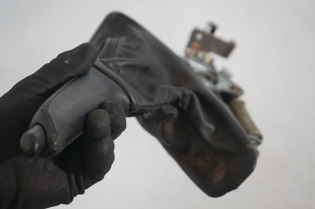 Handbrake/parking brake lever assembly (7)