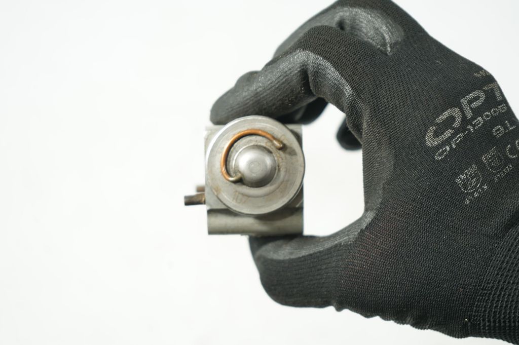 Air conditioning (A/C) expansion valve (8)