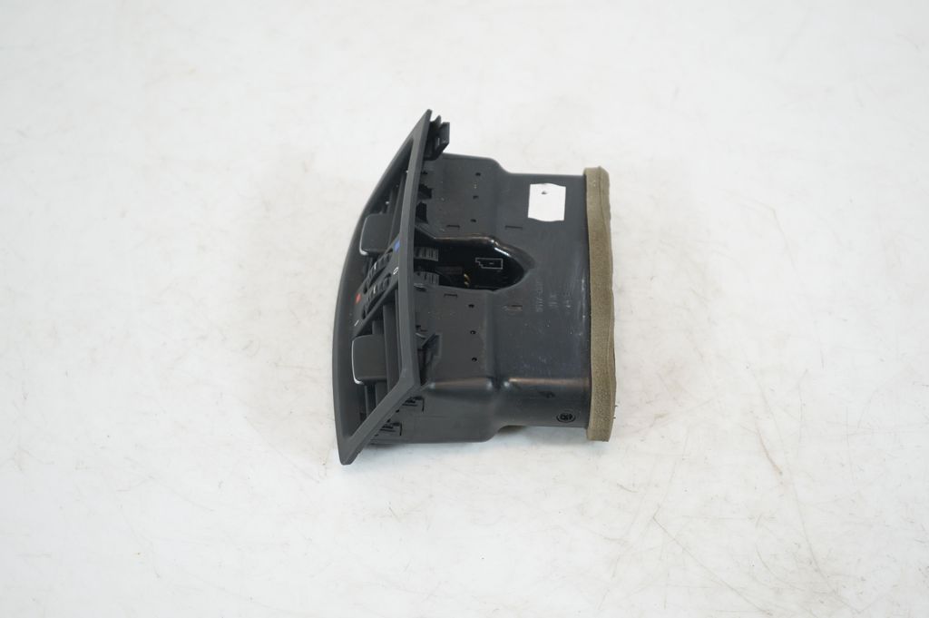 Rear air vent grill (2)