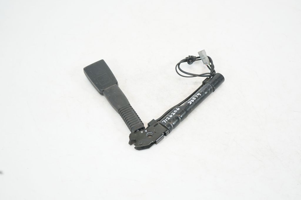 Front seatbelt buckle (6)