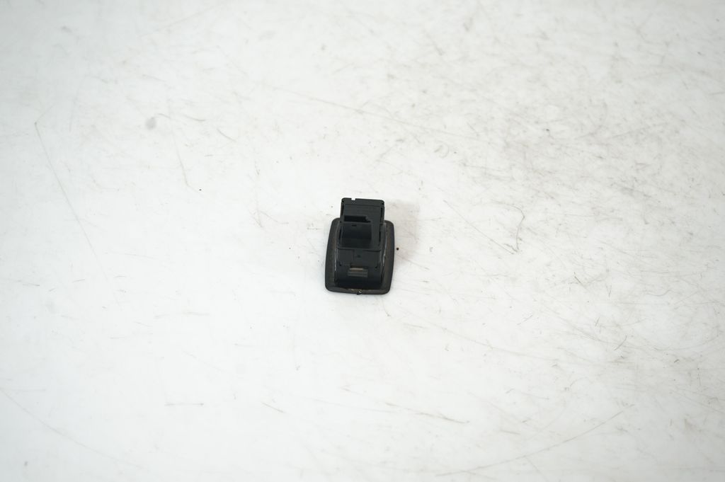 Electric window control switch (7)