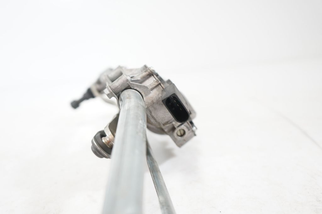 Front wiper linkage and motor (9)