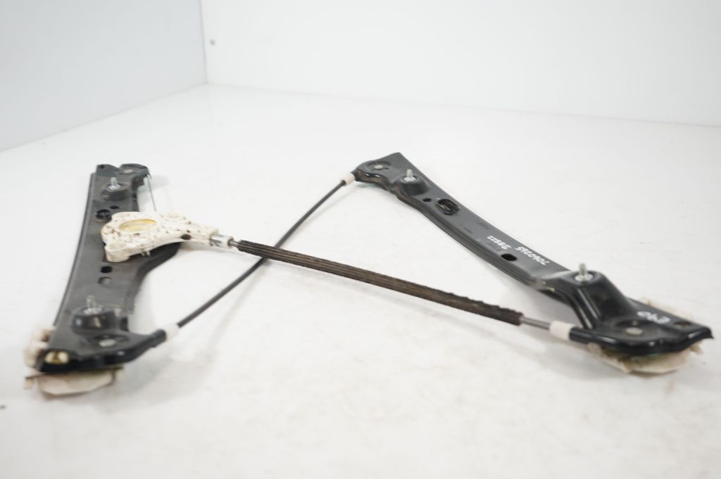 Front door window regulator with motor (7)