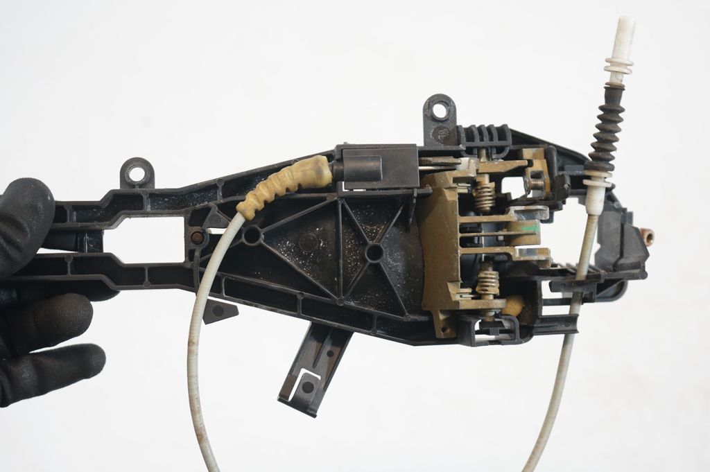 Rear door exterior handle/bracket (6)