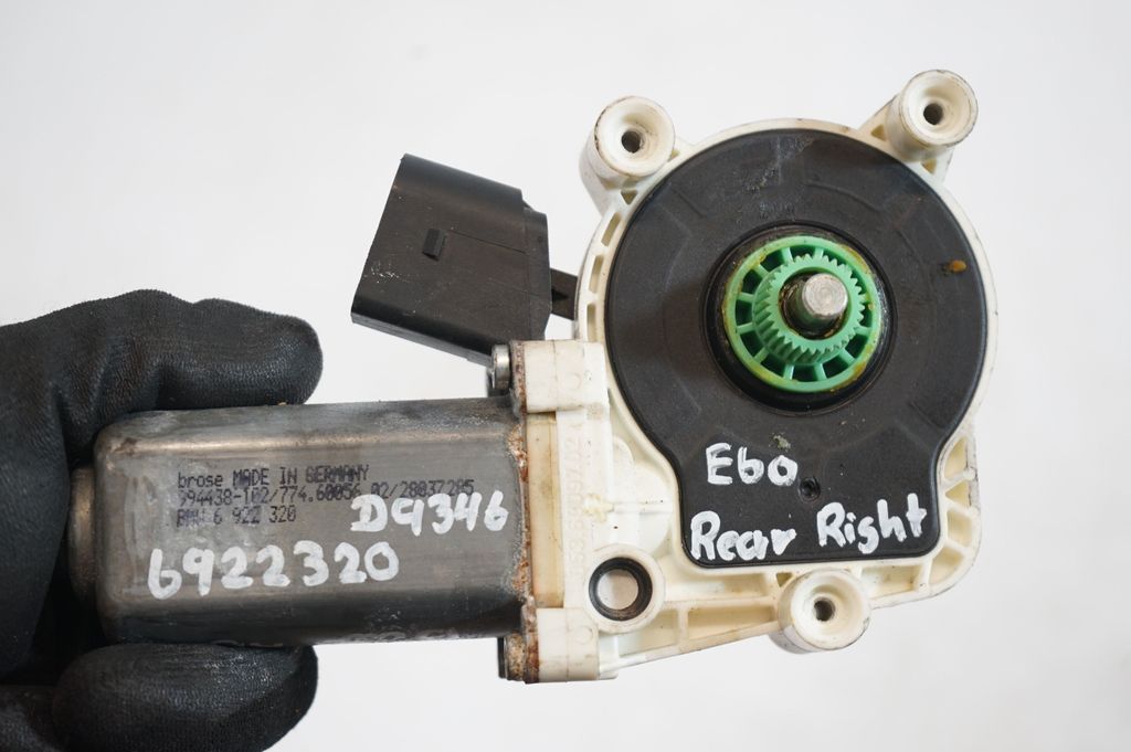 Rear door window regulator with motor (8)