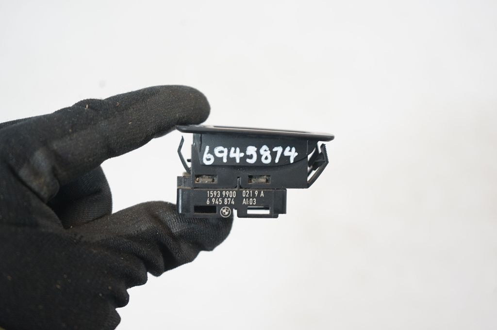 Electric window control switch (8)