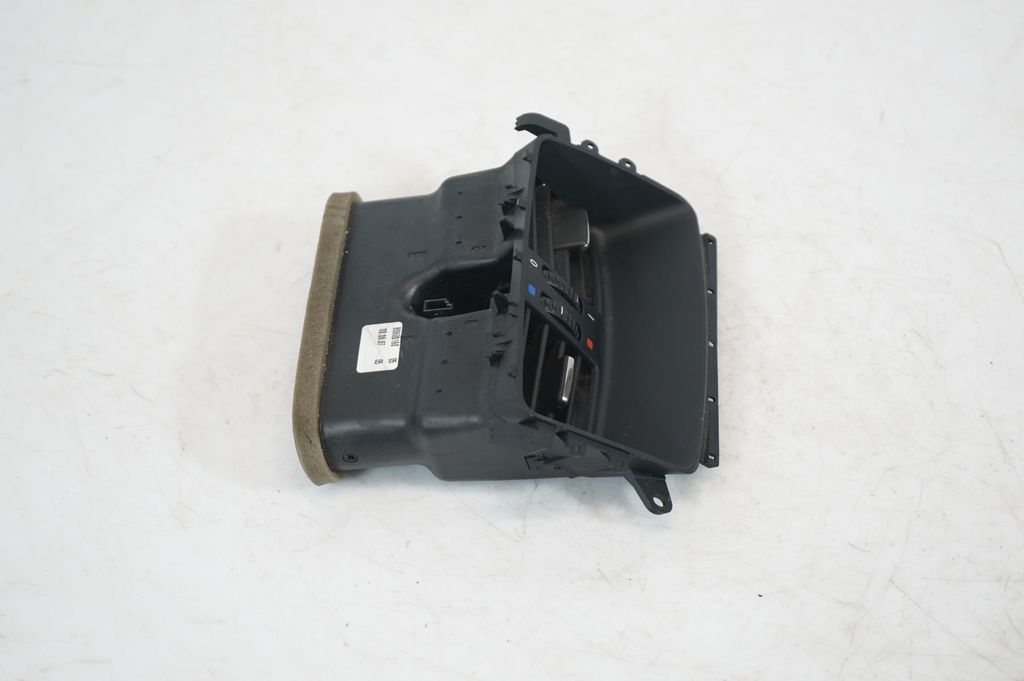 Rear air vent grill (4)