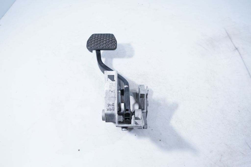 Brake pedal (2)