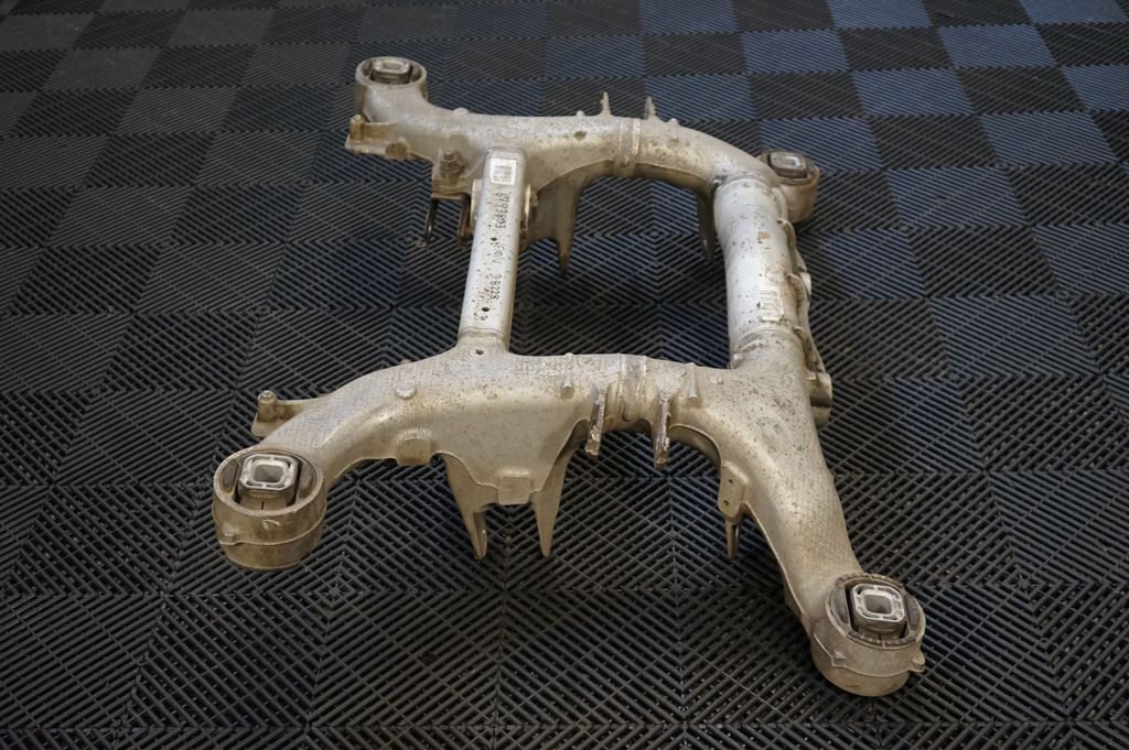 Rear subframe (2)