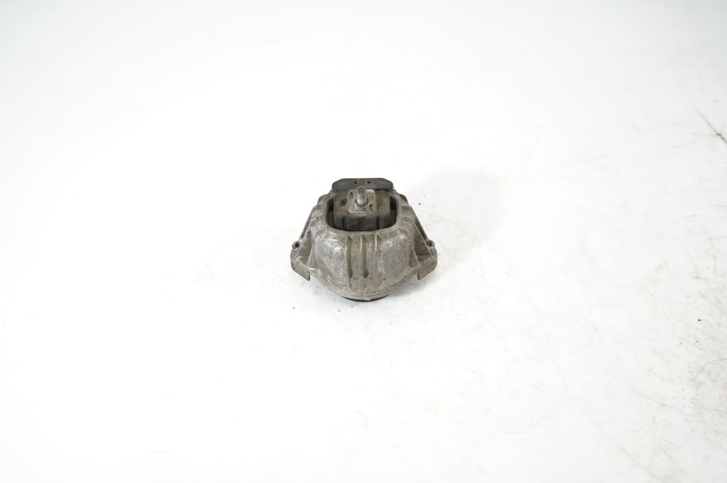 Engine mount bracket