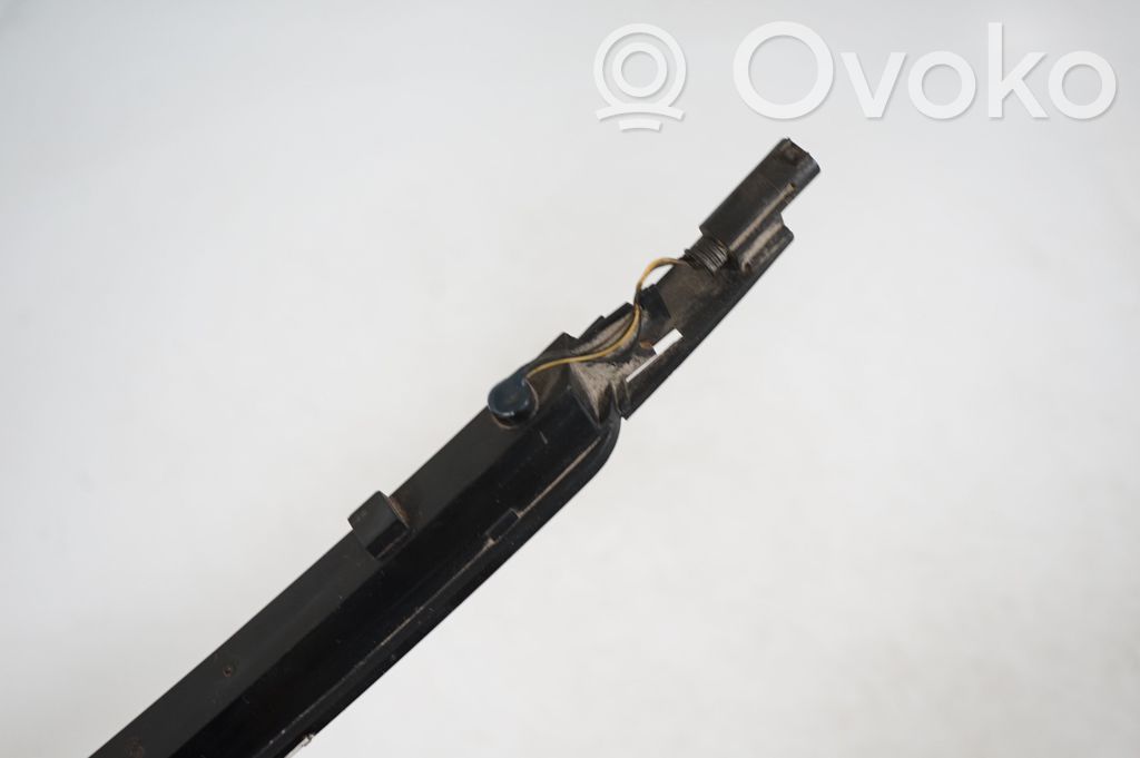 Third/center stoplight (6)