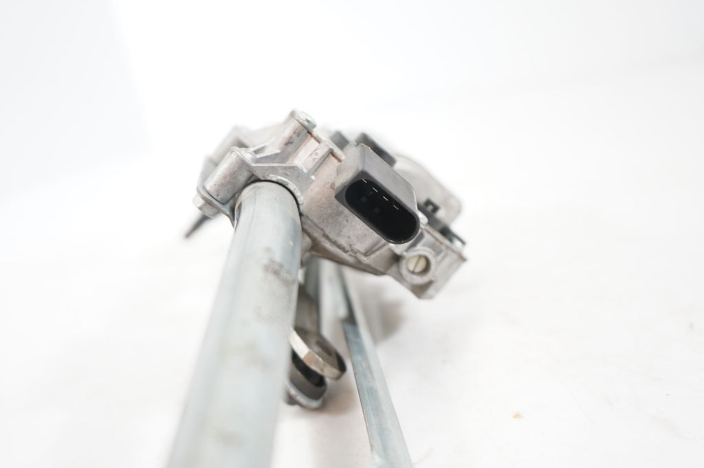 Front wiper linkage and motor (8)