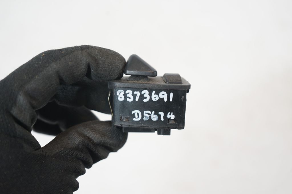 Wing mirror switch (8)