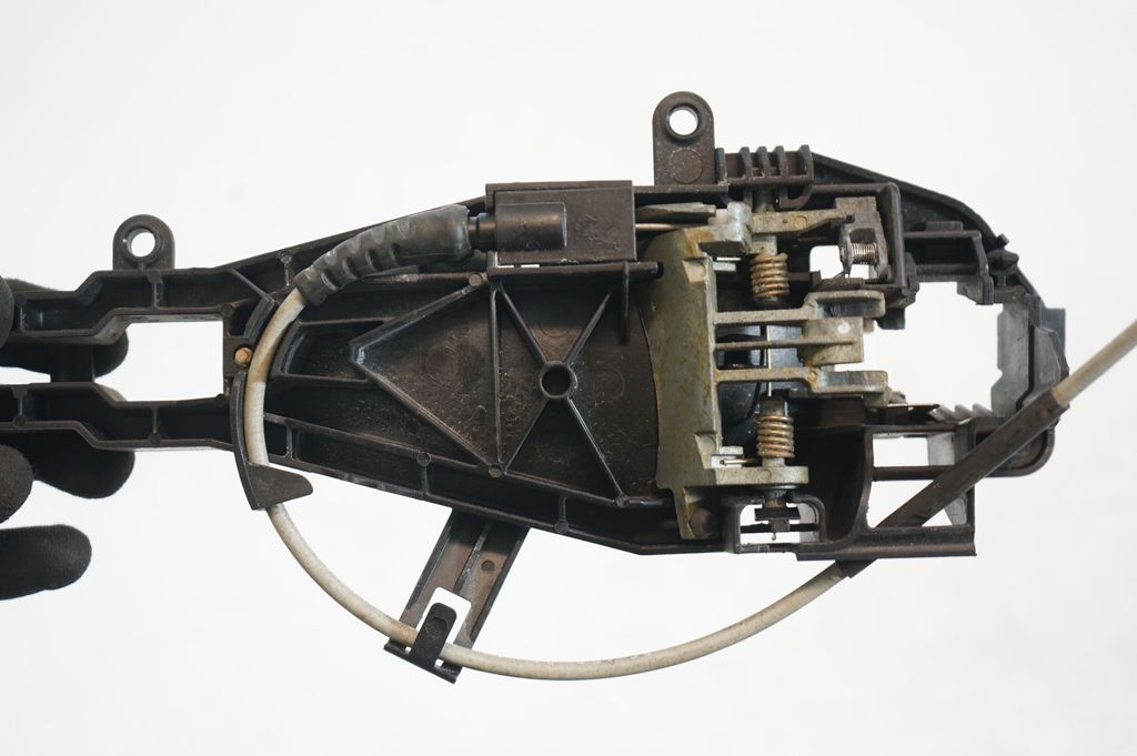 Front door exterior handle/bracket (6)