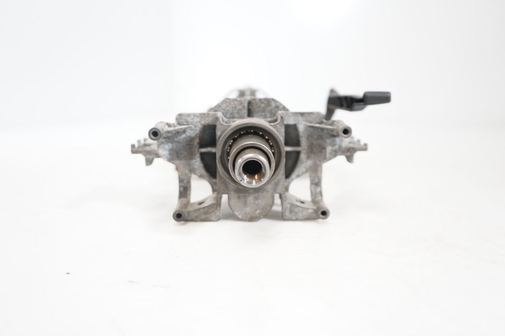 Steering wheel axle (11)