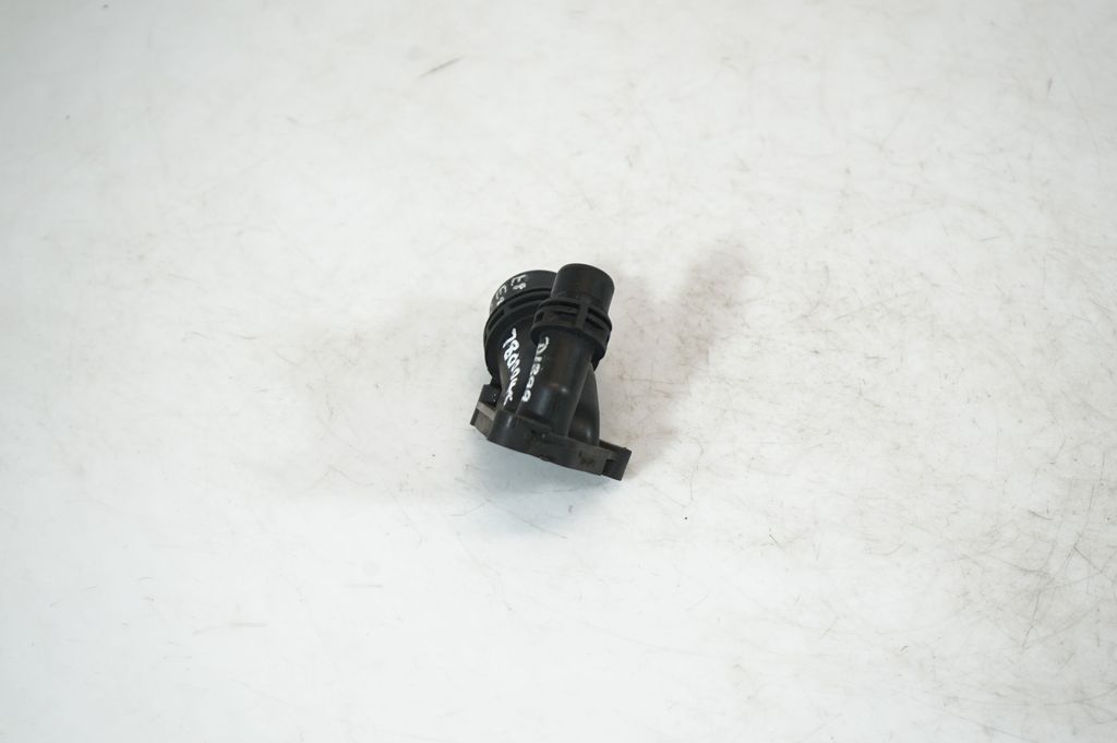 Engine coolant pipe/hose (2)