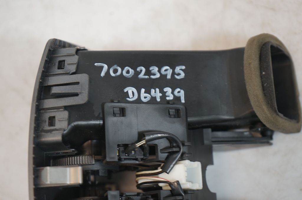 Rear air vent grill (9)