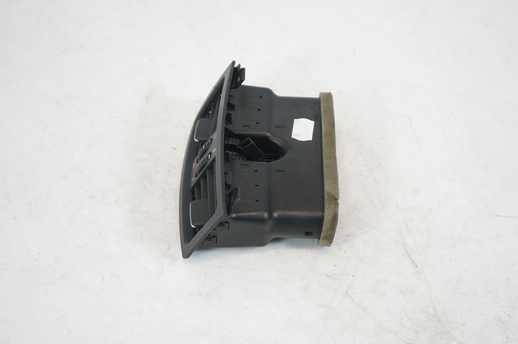 Rear air vent grill (2)