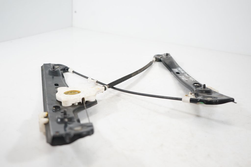 Front door window regulator with motor (7)