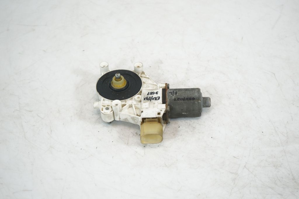 Front door window regulator with motor (3)