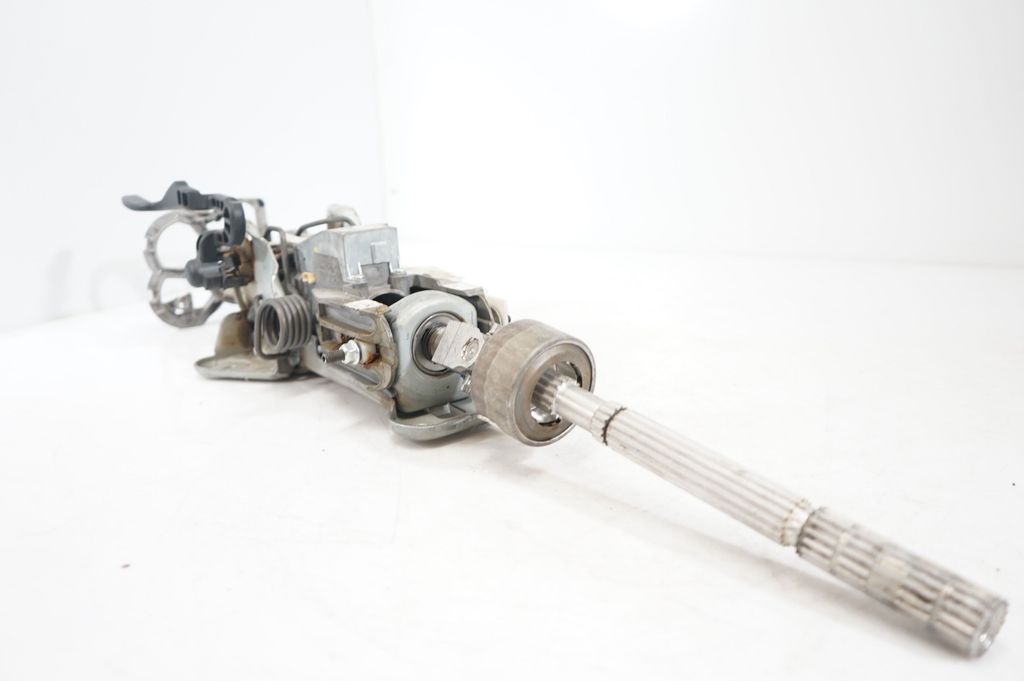 Steering wheel axle (7)