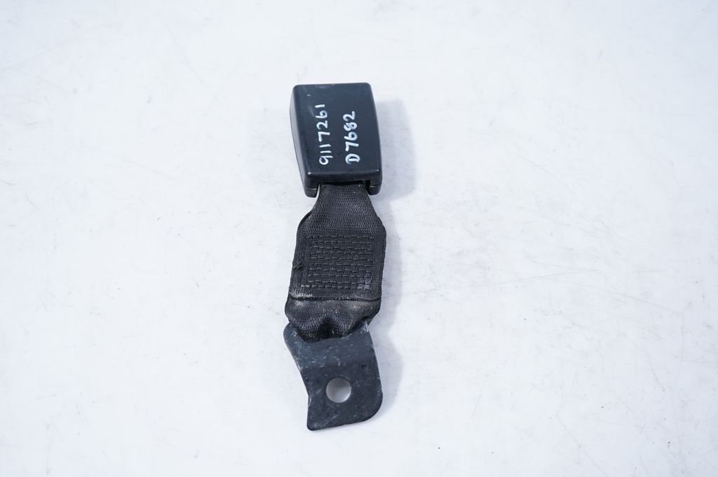 Rear seatbelt buckle (4)