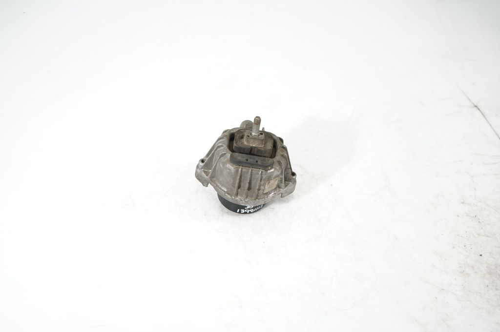 Engine mount bracket