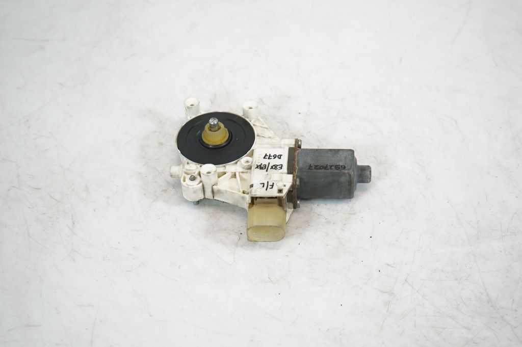 Front door window regulator with motor (3)