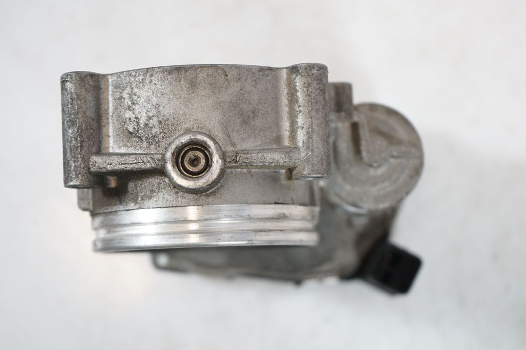 Throttle valve (8)