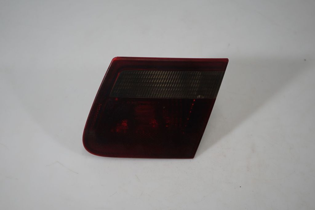 Tailgate rear/tail lights (3)