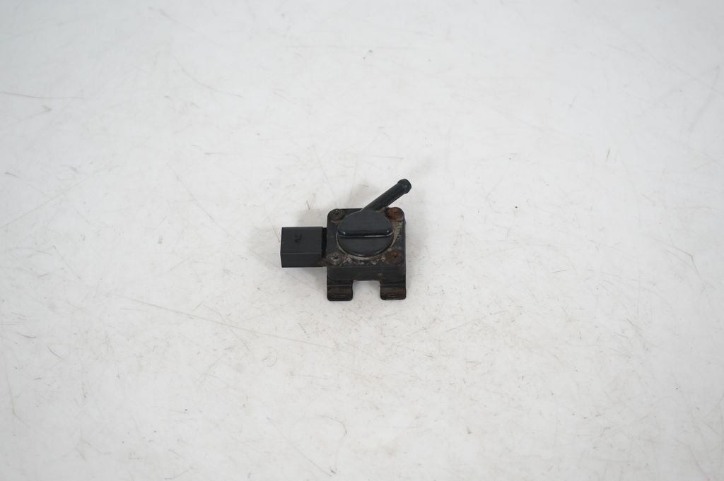 Exhaust gas pressure sensor (4)