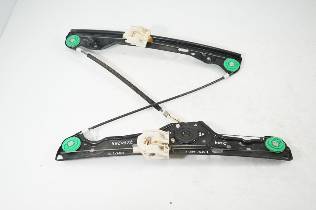 Front door window regulator with motor (3)