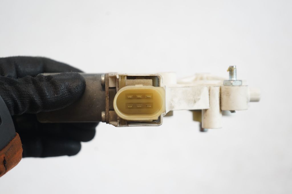 Front door window regulator with motor (6)