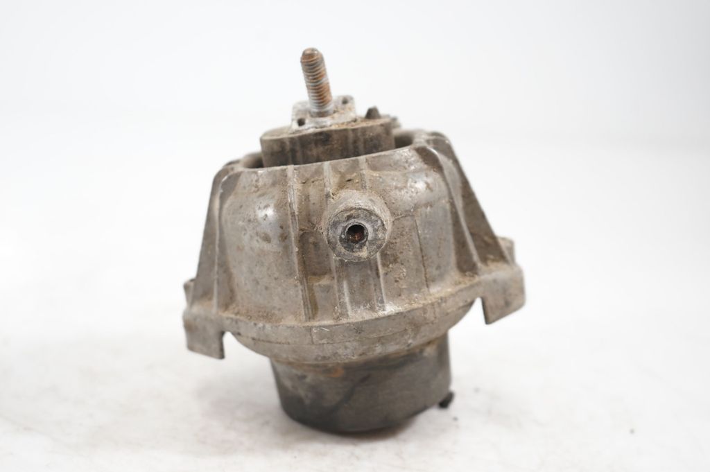 Engine mount bracket (4)