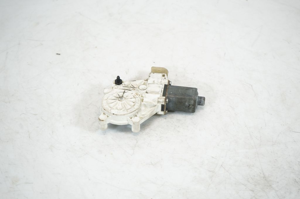 Front door window regulator with motor (5)