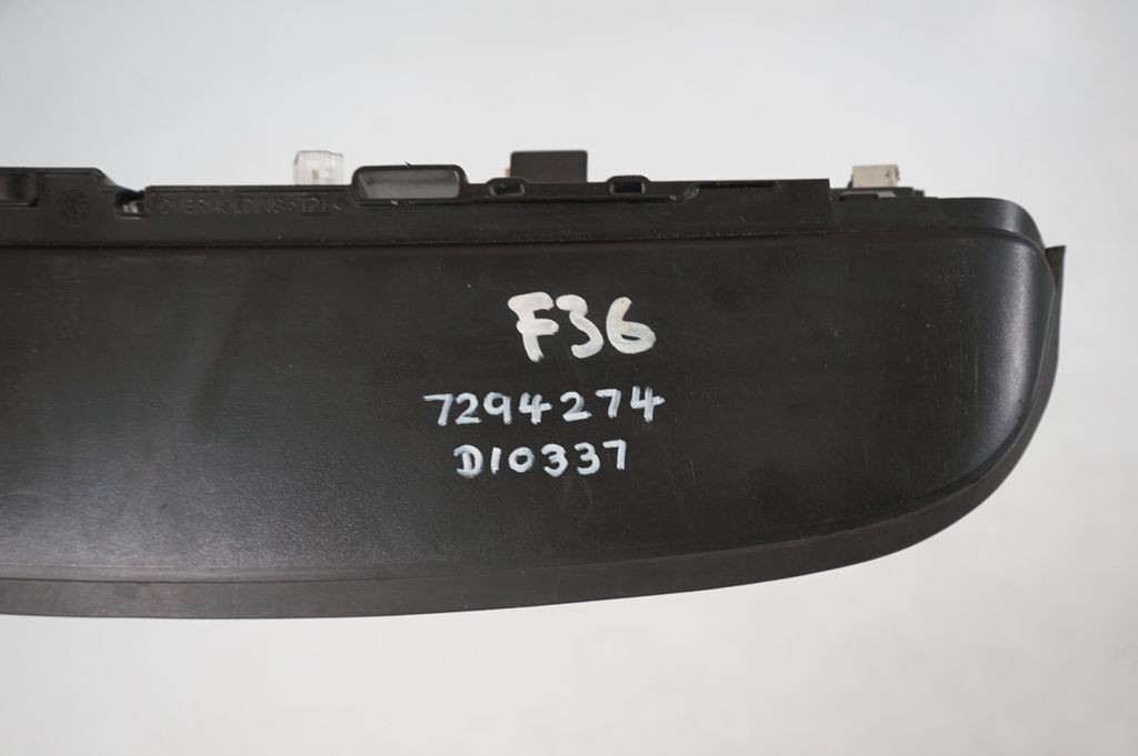 Third/center stoplight (8)