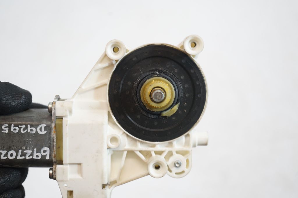 Front door window regulator with motor (6)