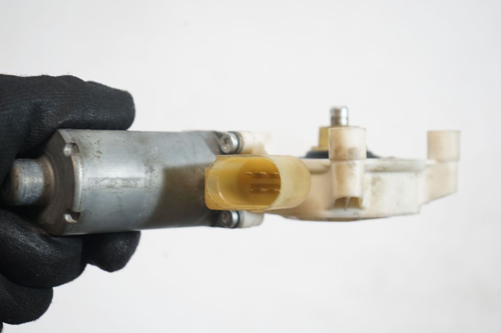 Front door window regulator with motor (6)