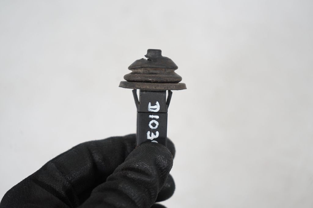 Fuel tank cap lock (6)