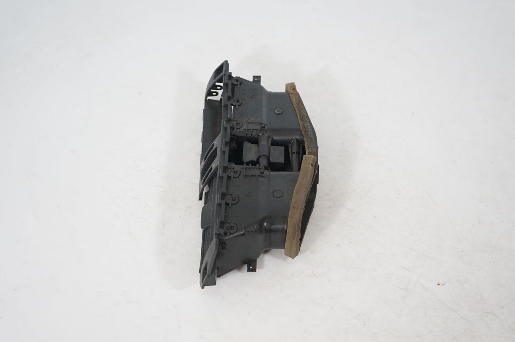 Dash center air vent grill (2)