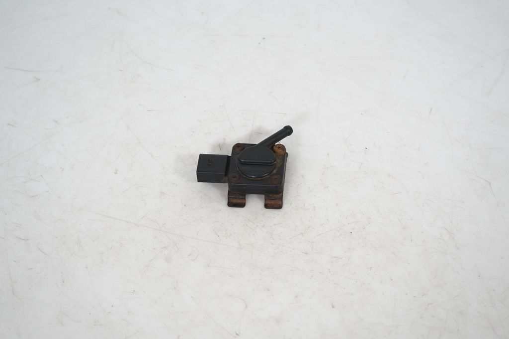 Exhaust gas pressure sensor (4)