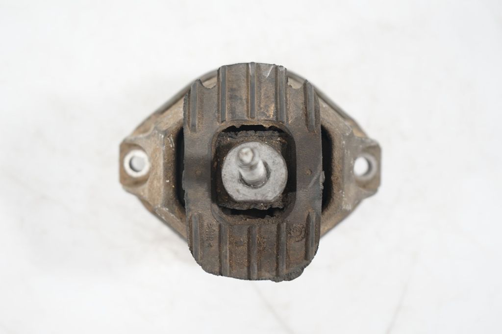 Engine mount bracket (7)