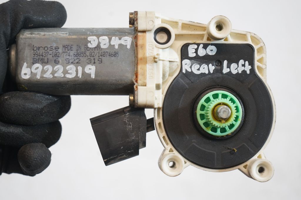 Rear door window regulator motor (8)