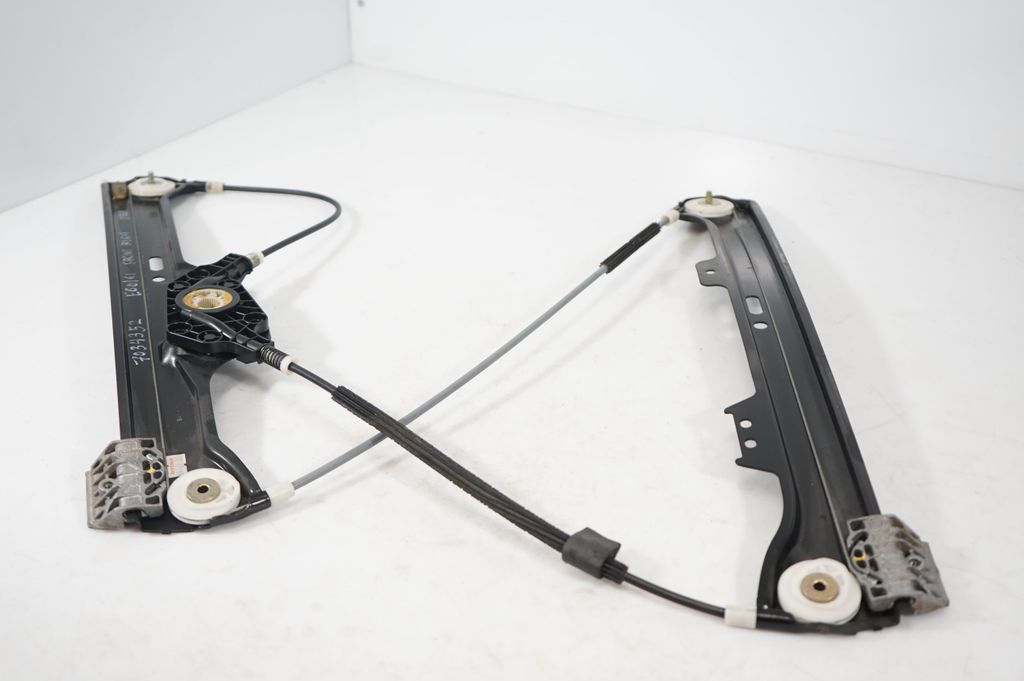 Front door window regulator with motor (7)