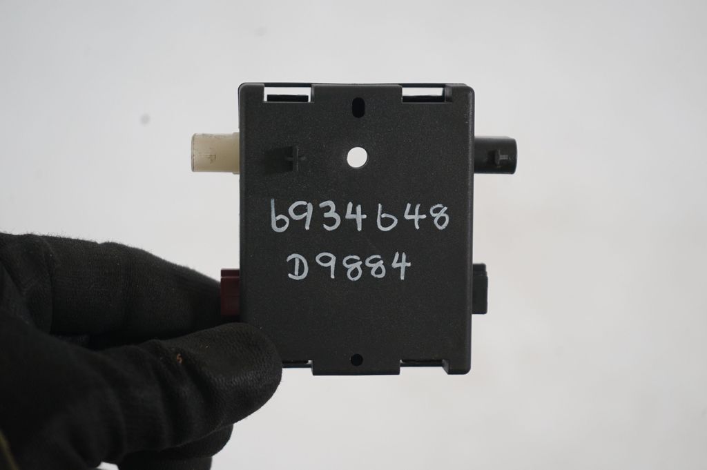 Antenna control unit (9)