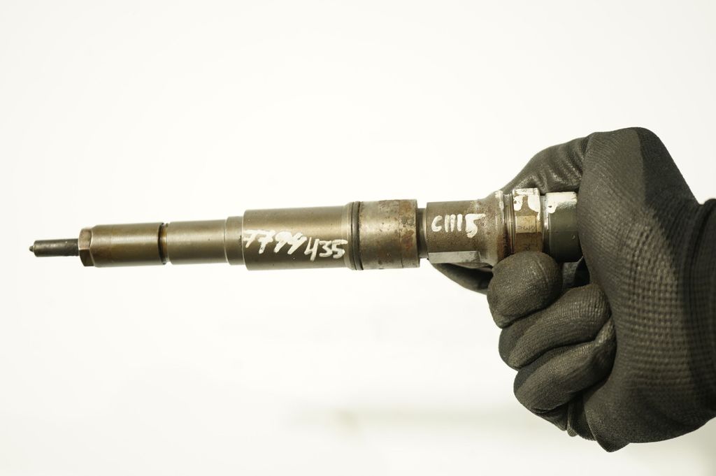 Fuel injector (7)