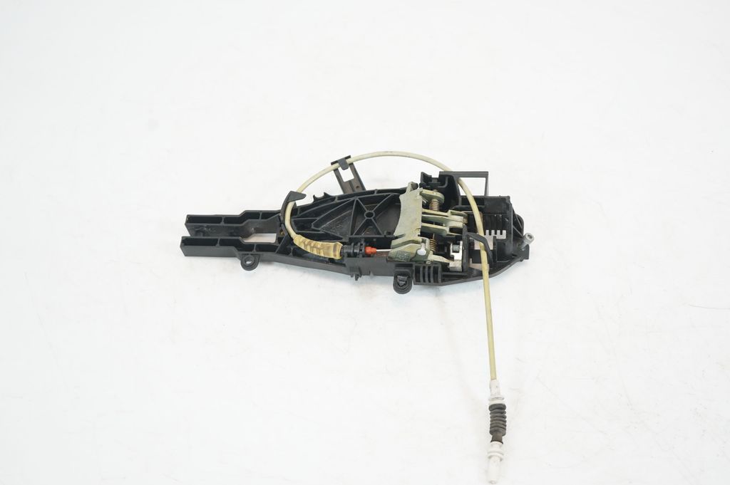 Rear door exterior handle/bracket (5)